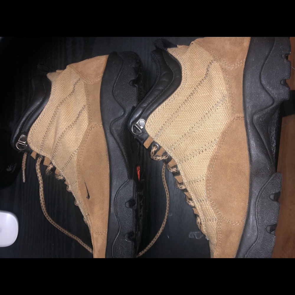 Men’s Nike ACG Hiking Boots Size 9